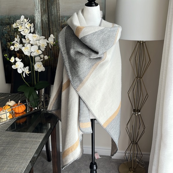 Roots Parksville wrap - Picture 3 of 16